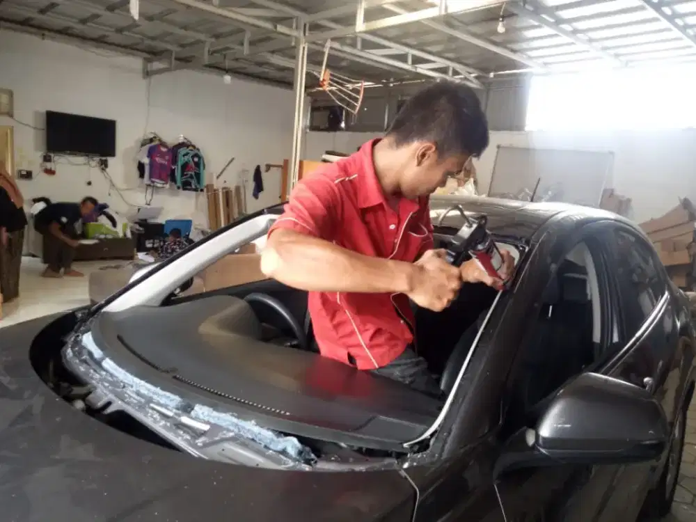 Kaca mobil depan Brio Mobilio jazz Freed Innova Rush Terios Ertiga
