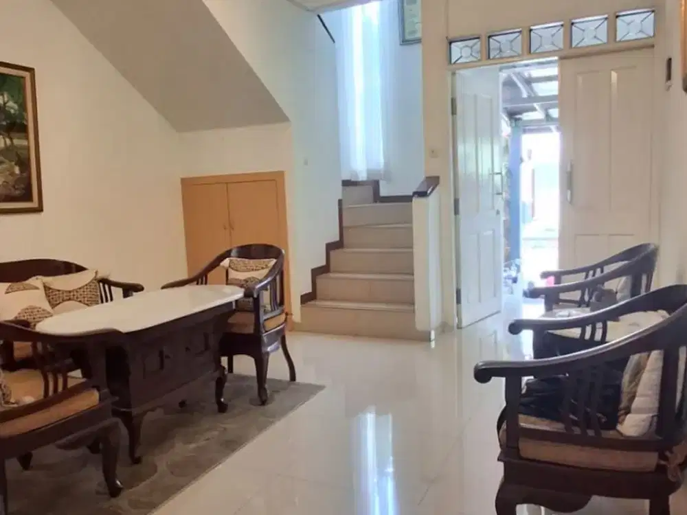 Rumah 2 Lantai Bebas Banjir di Puri Town House Bintaro Sektor 9