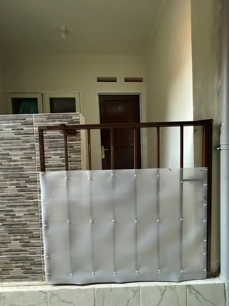 DIKONTRAKAN - RUMAH 4x10m (2LANTAI)