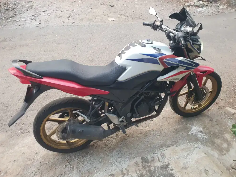 Cb 150 r 2014 merah putih