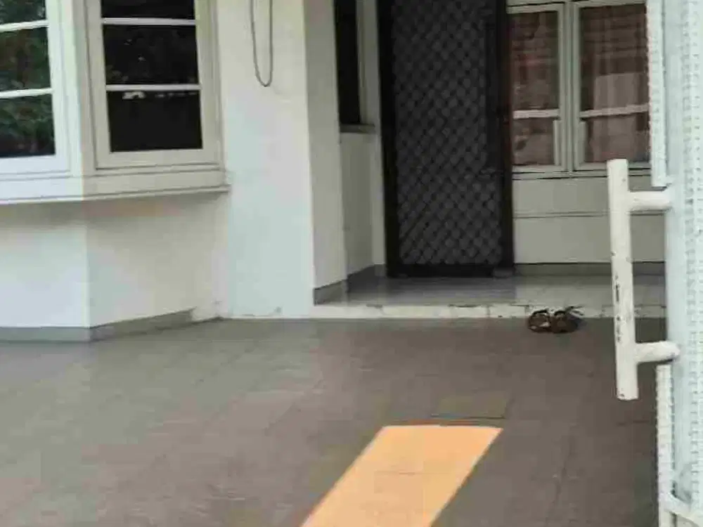 Dijual Rumah Siap Huni di Sektor 1 Lokasi Strategis