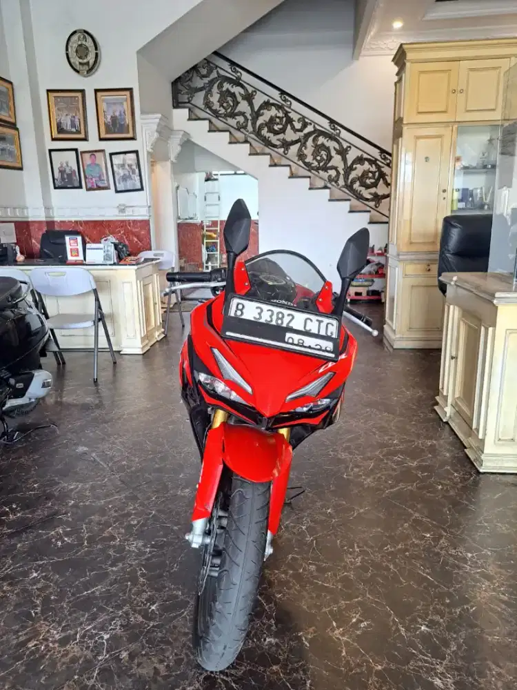 DP 1.5JT CBR 150R ABS TH 2023 KM.6RB KTP DAERAH RUMAH KOST BISA CICIL