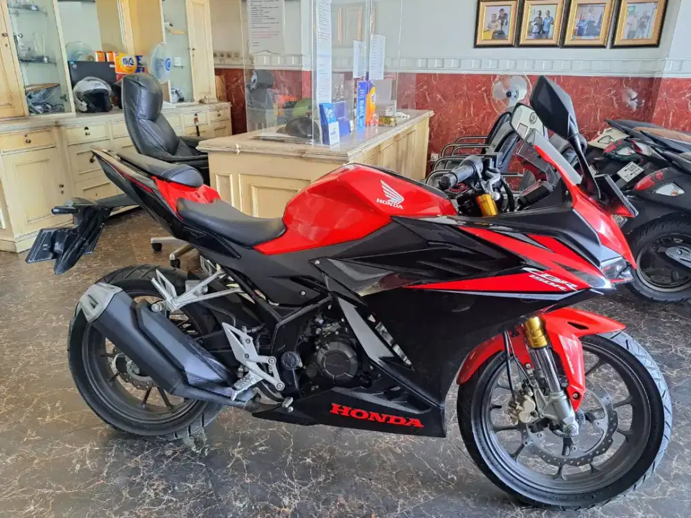 DP 1.5JT CBR 150R ABS TH 2023 KM.6RB KTP DAERAH RUMAH KOST BISA CICIL
