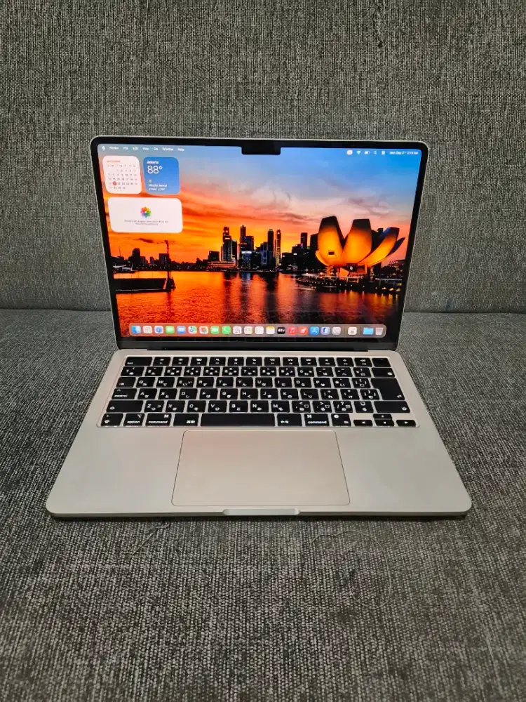MacBook Air M2 Retina 13-inch 2022
Chip Apple M2
Ram 8 GB
SSD 256 GB