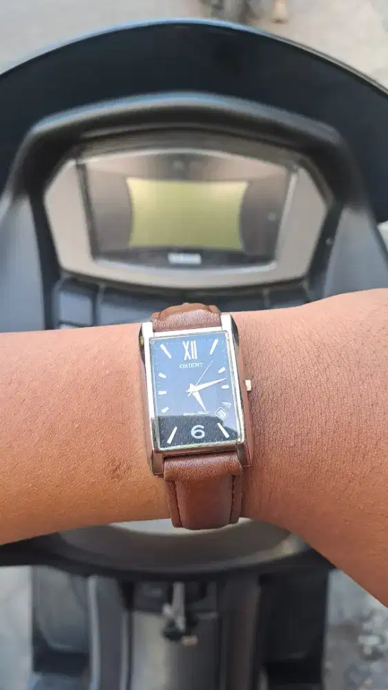 Orient tank quartz black motif dial