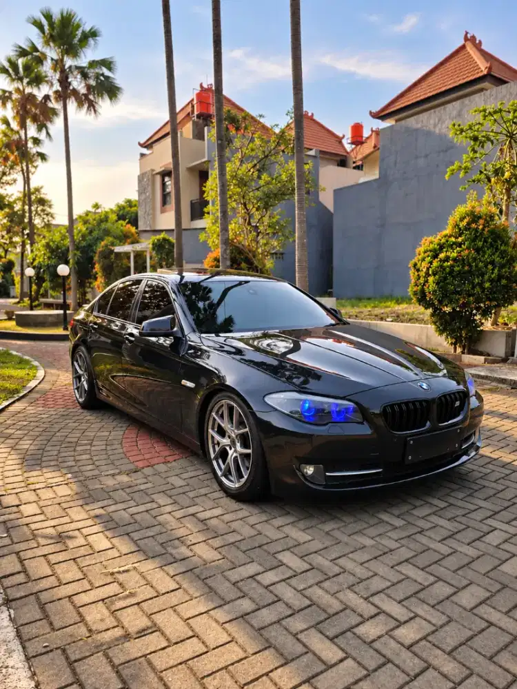 BMW F10 523i 2010 Sunroof A/T