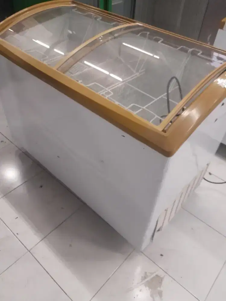 Jual freezer pembeku slwding kaca