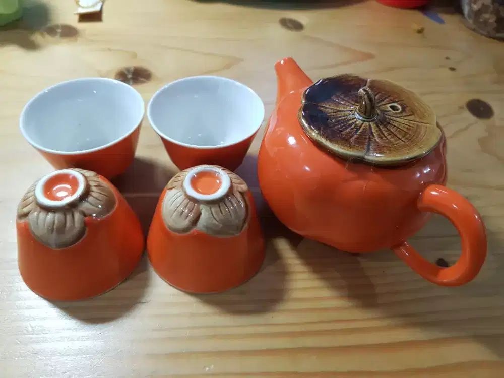 Set Teko Teh berbentuk buah Kesemek