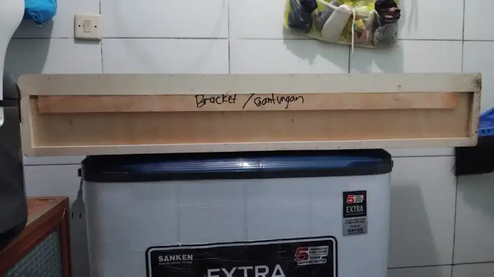 Breket/gantungan tv