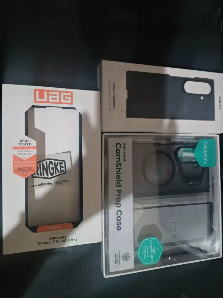 FOLD 8 ULTRA CASE BERMACAM MERK SECOND MULUS LIKE NEW 2 HARI PAKAI