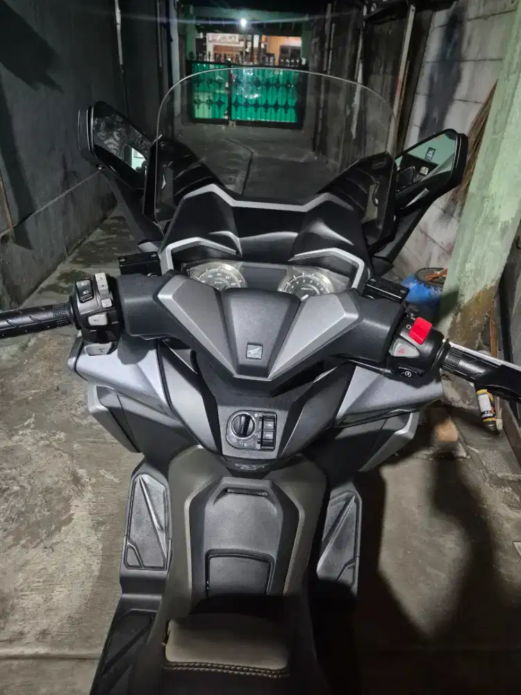 Honda forza 250.