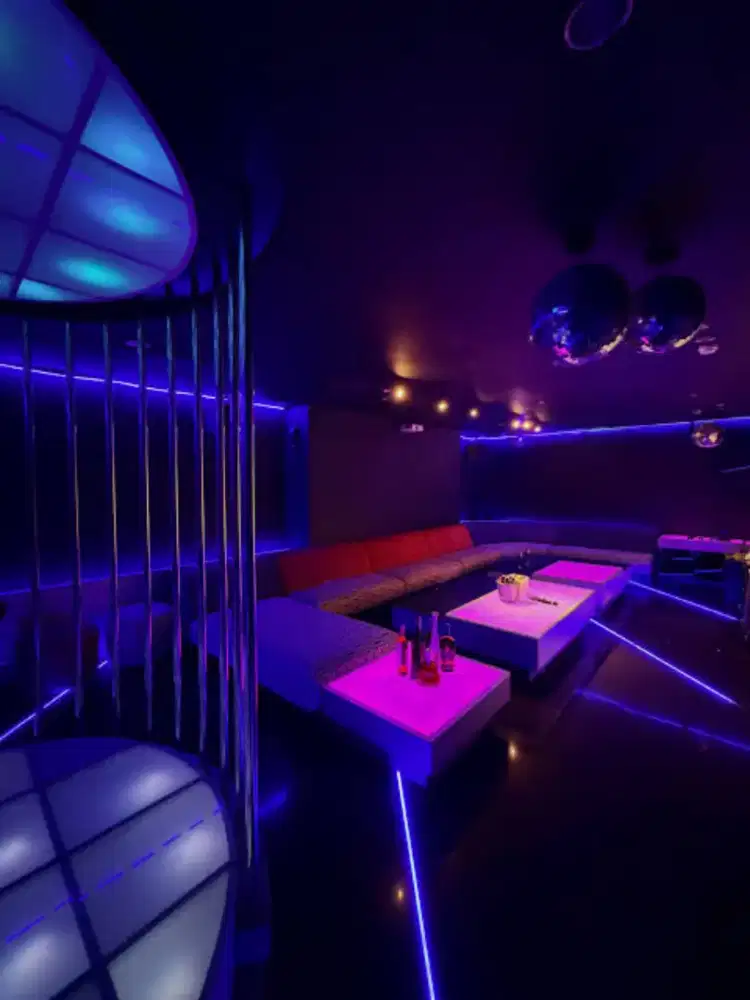 Pemandu karoke (entertainment)