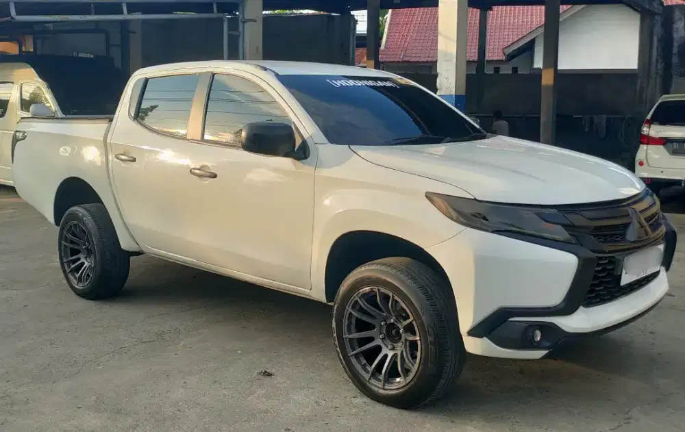 Double cabin mitsubishi triton turbo 4x4