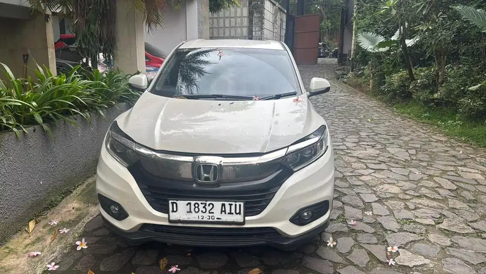 Forsale honda hrv tahun 2020 . Km 80 ribu warna putih