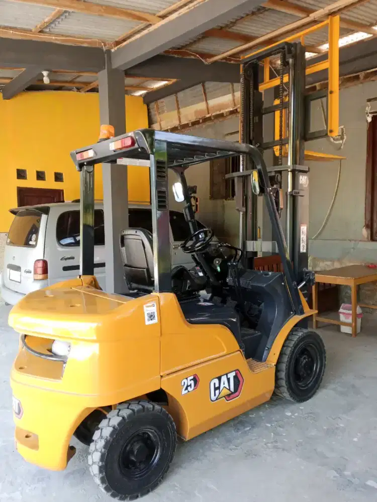 Forklift 2,5 Ton Caterpillar 2021