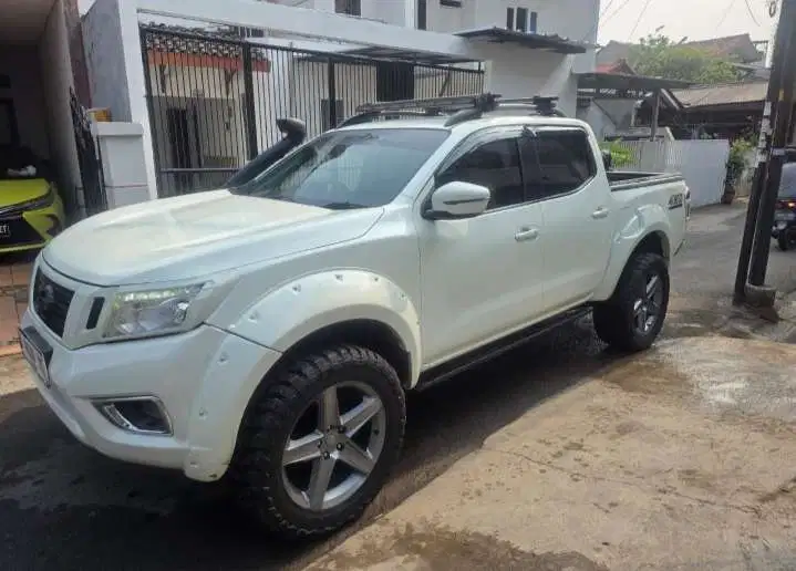 Nissan Navara NP300 VL 2015 4x4 Double Cabin matic Diesel