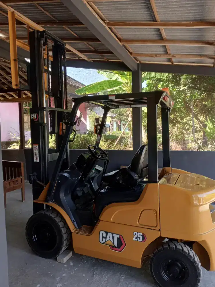 Forklift 2,5 Ton Caterpillar Tahun 2021