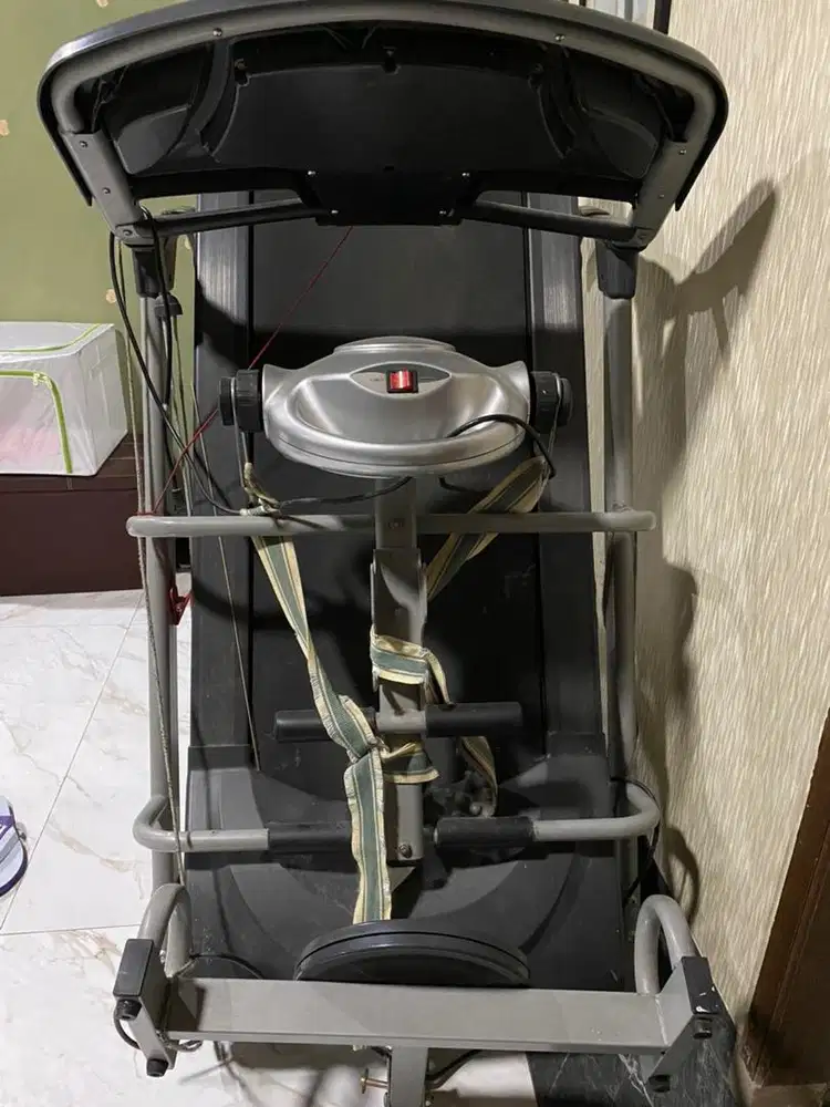 Treadmill Shaga bisa cek detak jantung
