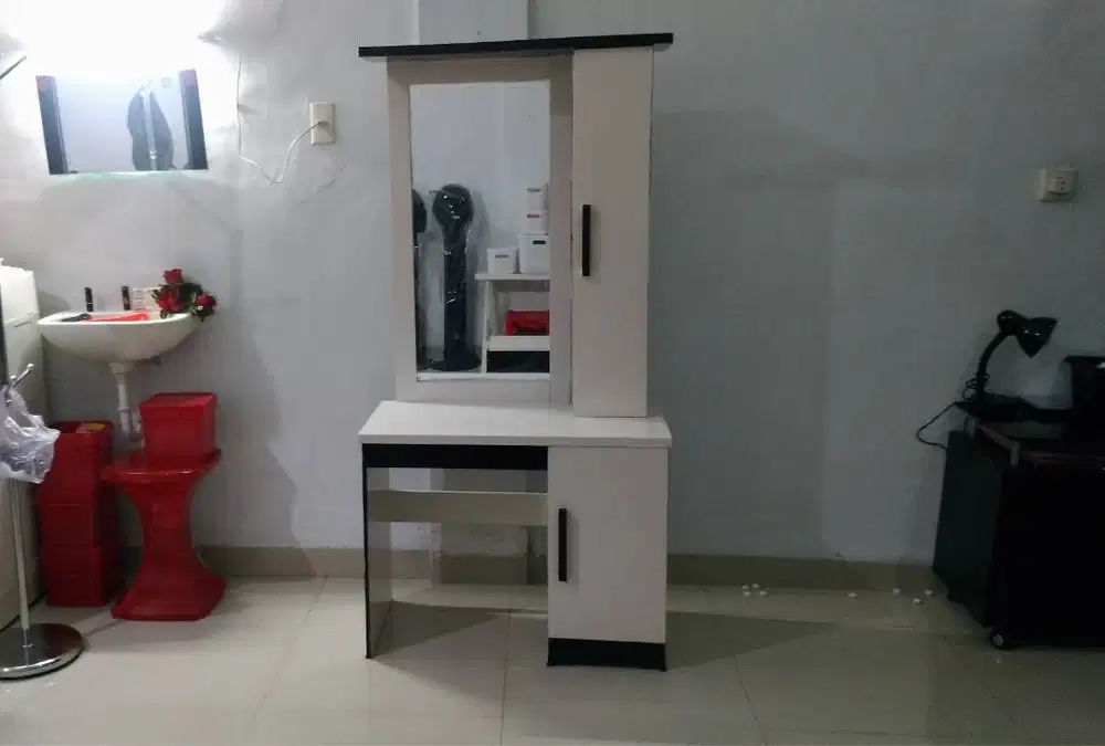 Meja Rias Kamar