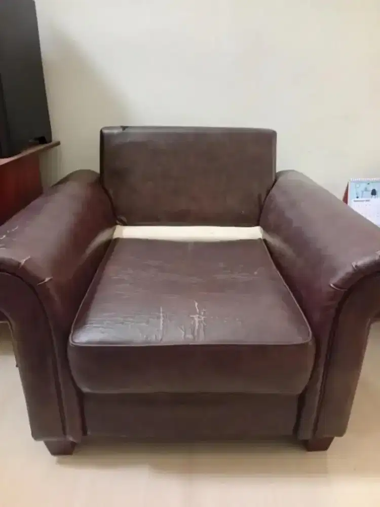Sofa Cokelat Kulit Sintetis