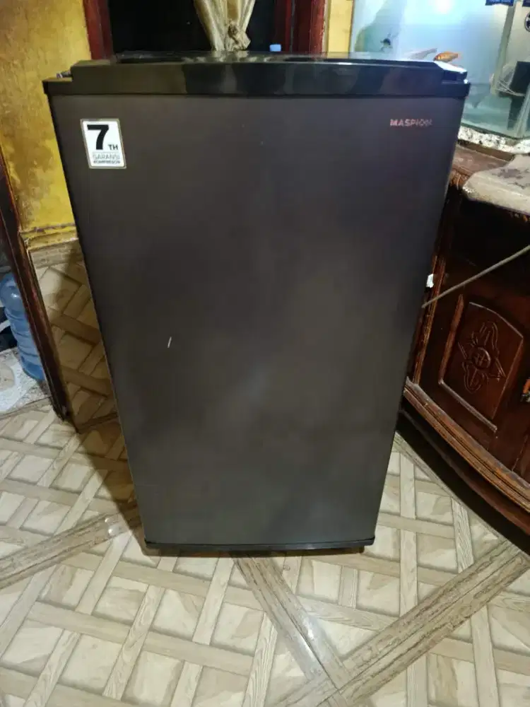 Kulkas 1 pintu merek Maspion