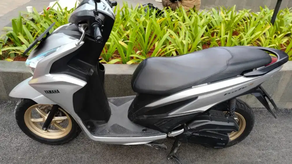 Motor segera tangan pertama