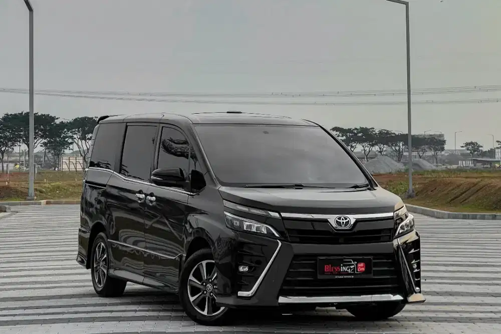 Toyota Voxy 2.0 Sunroof AT Matic 2019 Hitam Metalik. FULL RECORD!!!