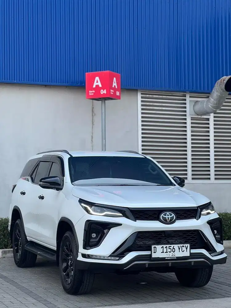 Fortuner VRZ Legender 2025 putih
