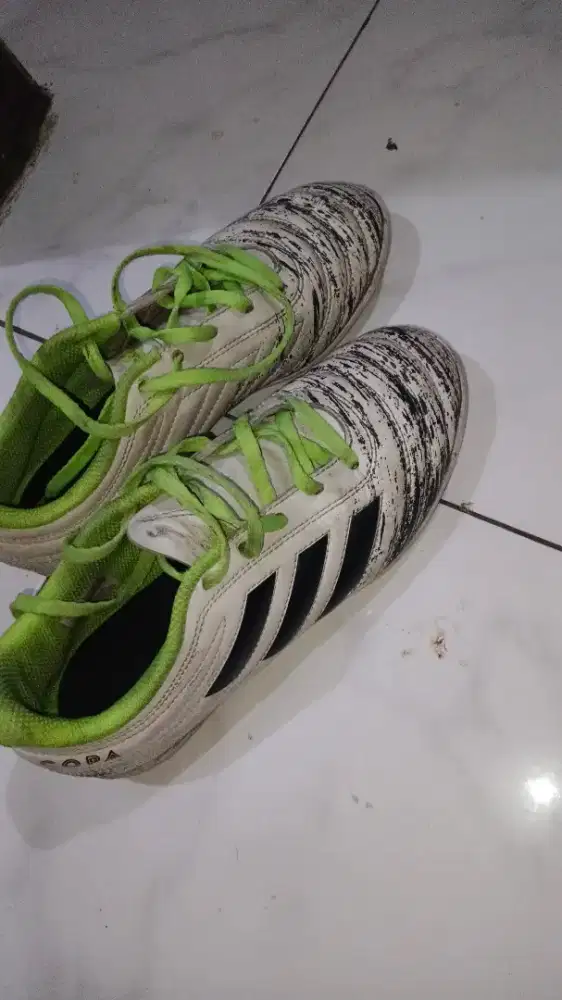 Sepatu futsala anak