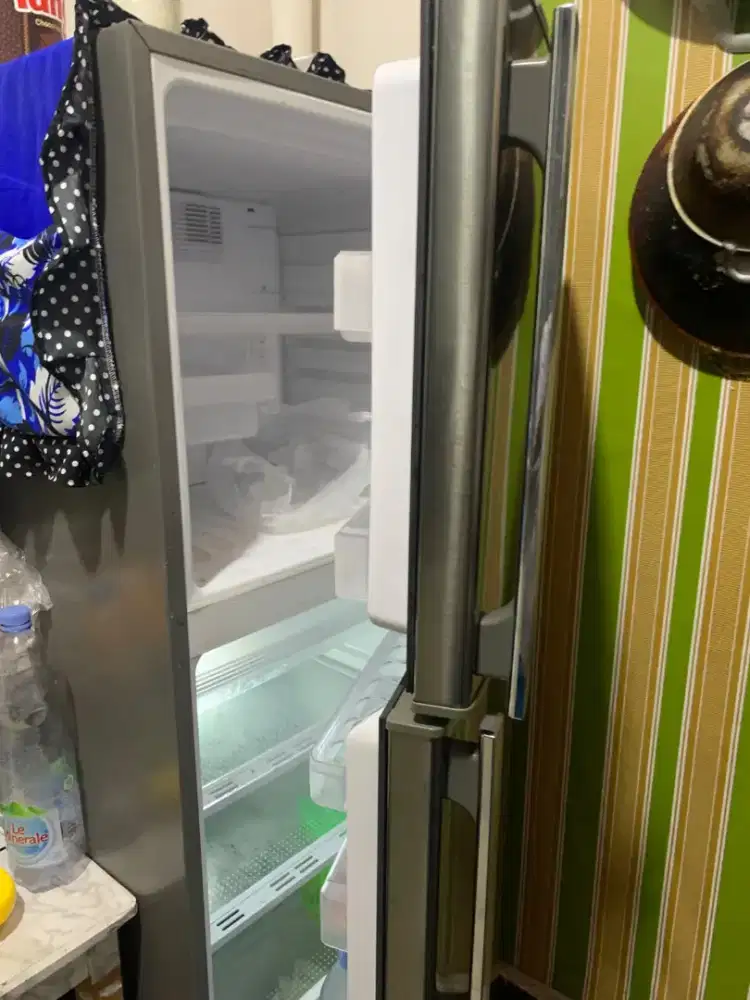 Kulkas sharp 2 pintu