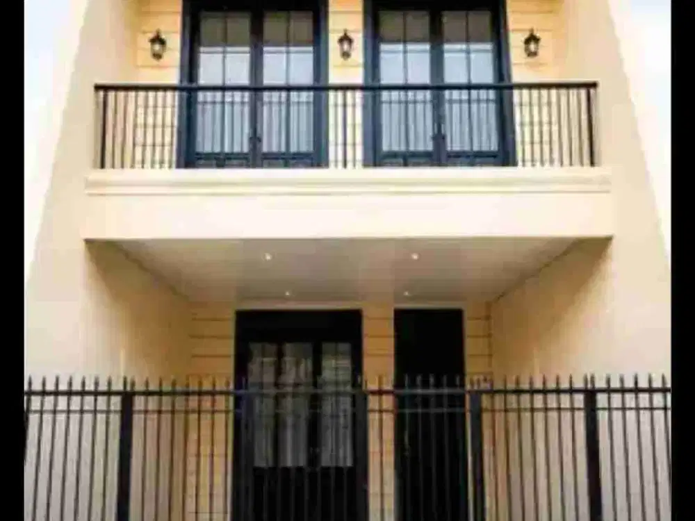 RUMAH BARU 3 LANTAI DI CIPINANG