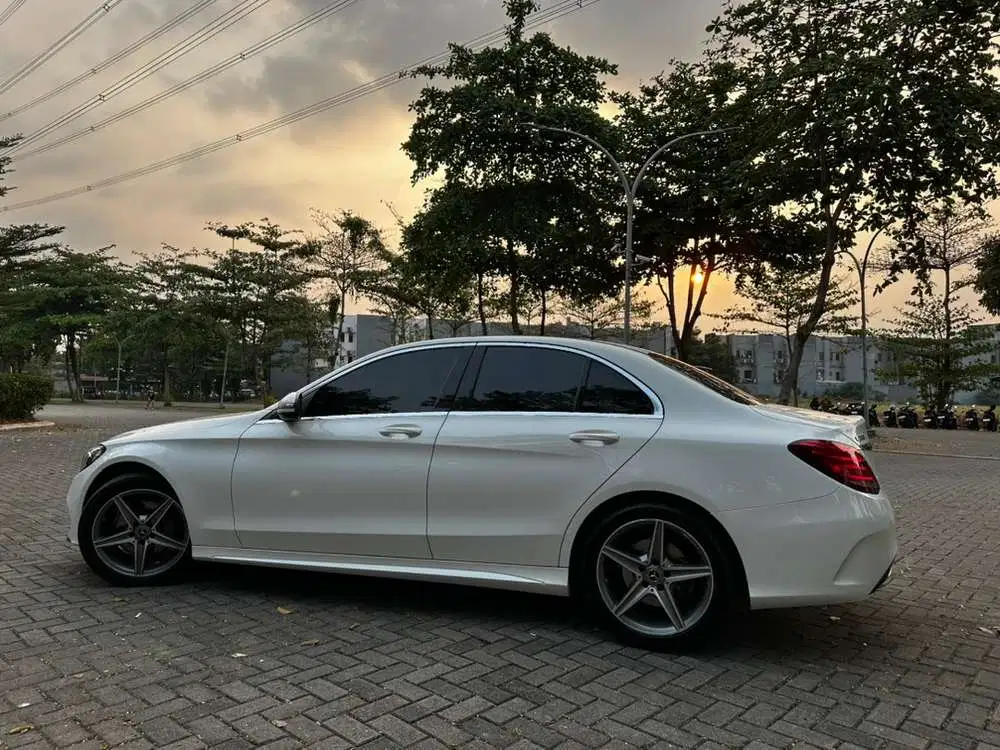 Mercedes-Benz C200 2018 Bensin