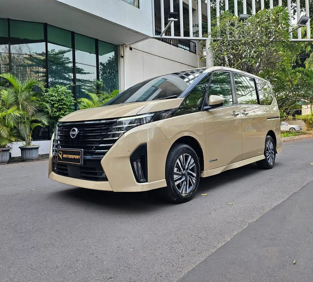 (KM: 8rb) Nissan Serena E Power 2024 low km highway star