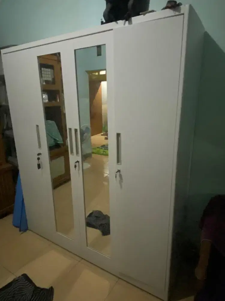 Jual butuh lemari 3 pintu