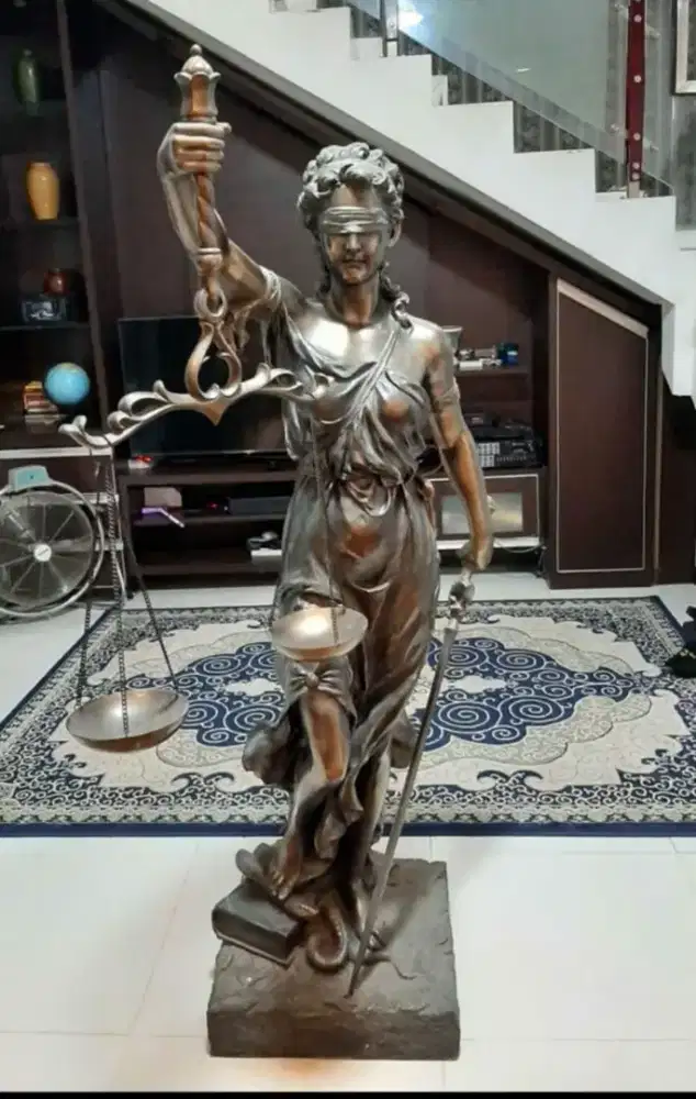Patung properti DEWI KEADILAN