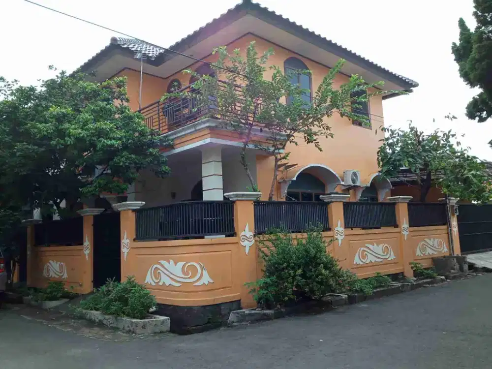 RUMAH MEWAH DI TAMAN BUARAN INDAH