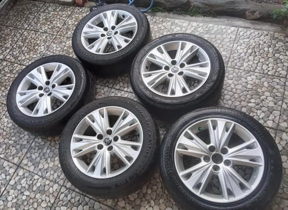 Dijual 1 Set Velg Innova Reborn Q Rare Item + Ban Turanza ER33