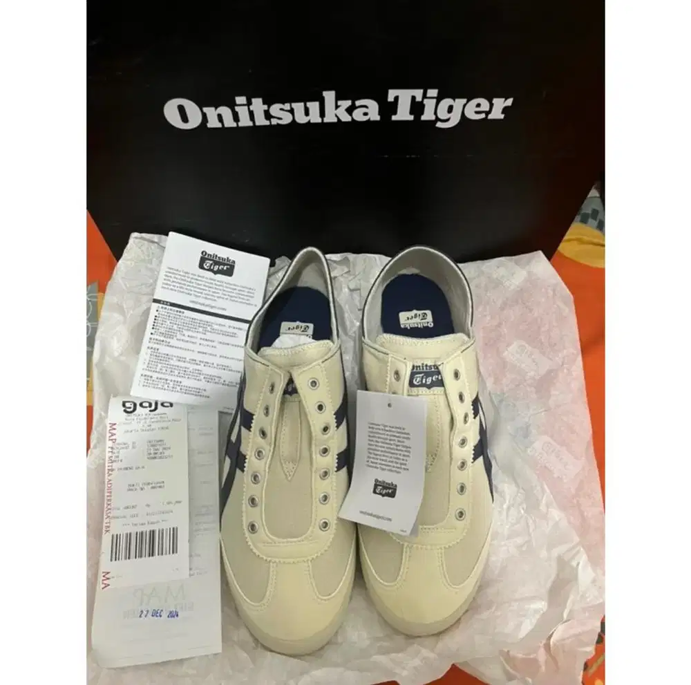 Onitsuka Tiger baru Masih baru blm pernah pakai lengkap dengan nota