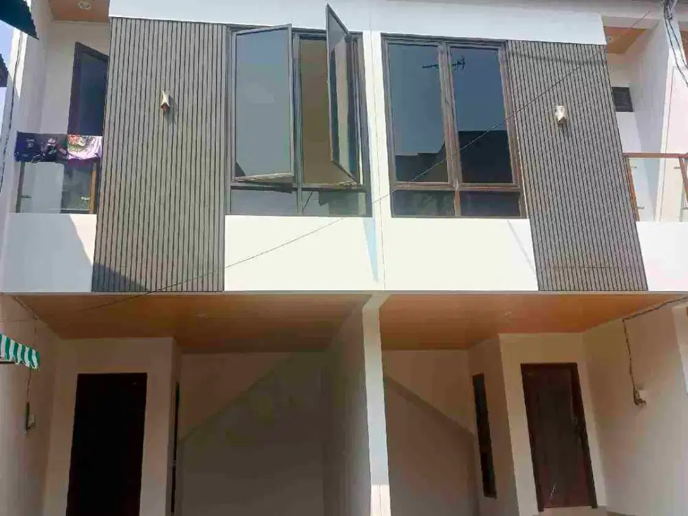 Rumah 2 Lantai di pusat Kota Akses Mudah dan Strategi