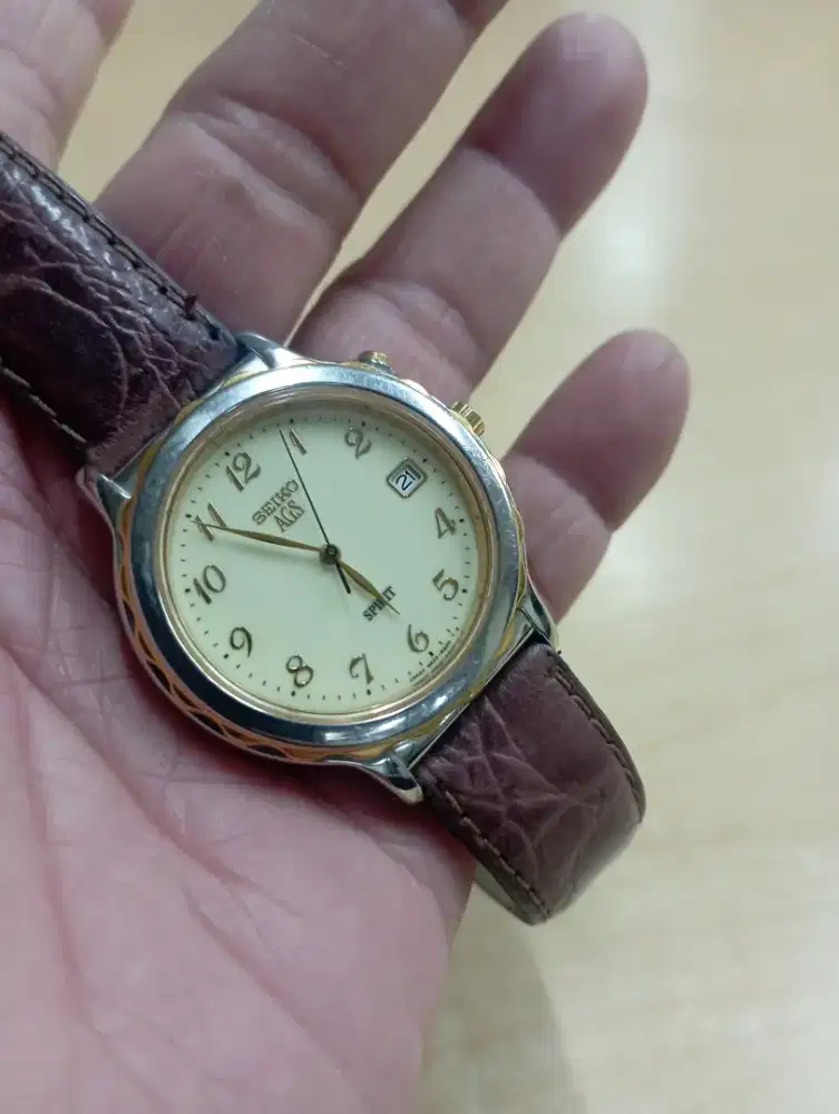 Jam tangan Seiko Quartz spirit JDM