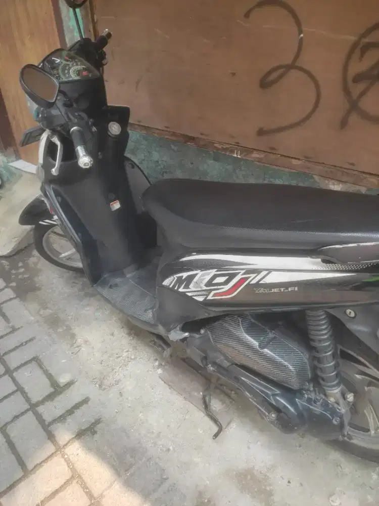 Yamaha Mio J 2014 warna putih hitam pemakaian sehari-hari antar  anak
