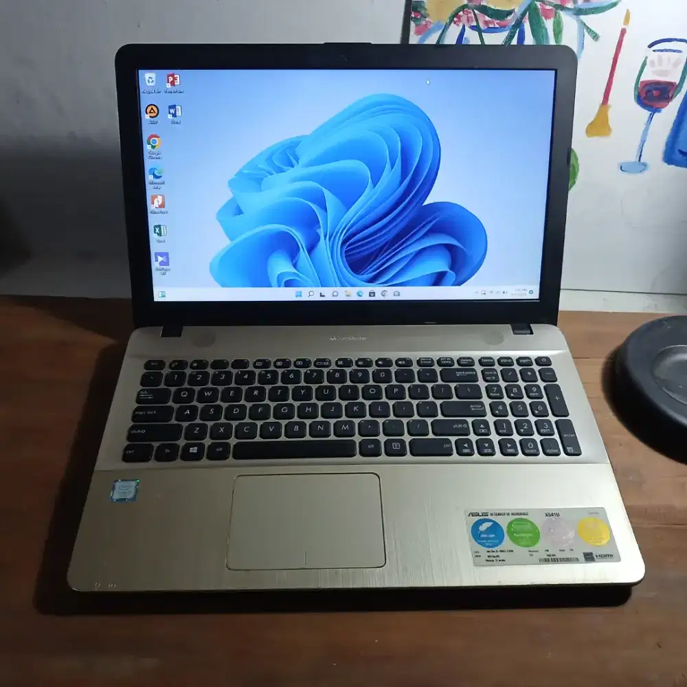 Asus x541u i3 Gen 6 RAM 4G SSD.MULUS SIAP PAKE