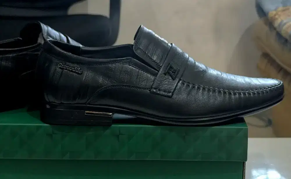 Sepatu formal Crocodile uk 40.like new