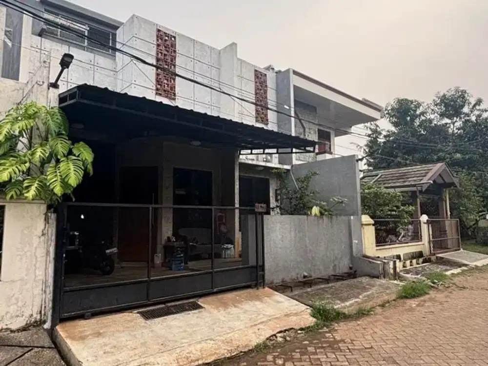 Dijual rumah 3 lantai di Jatibening Estate