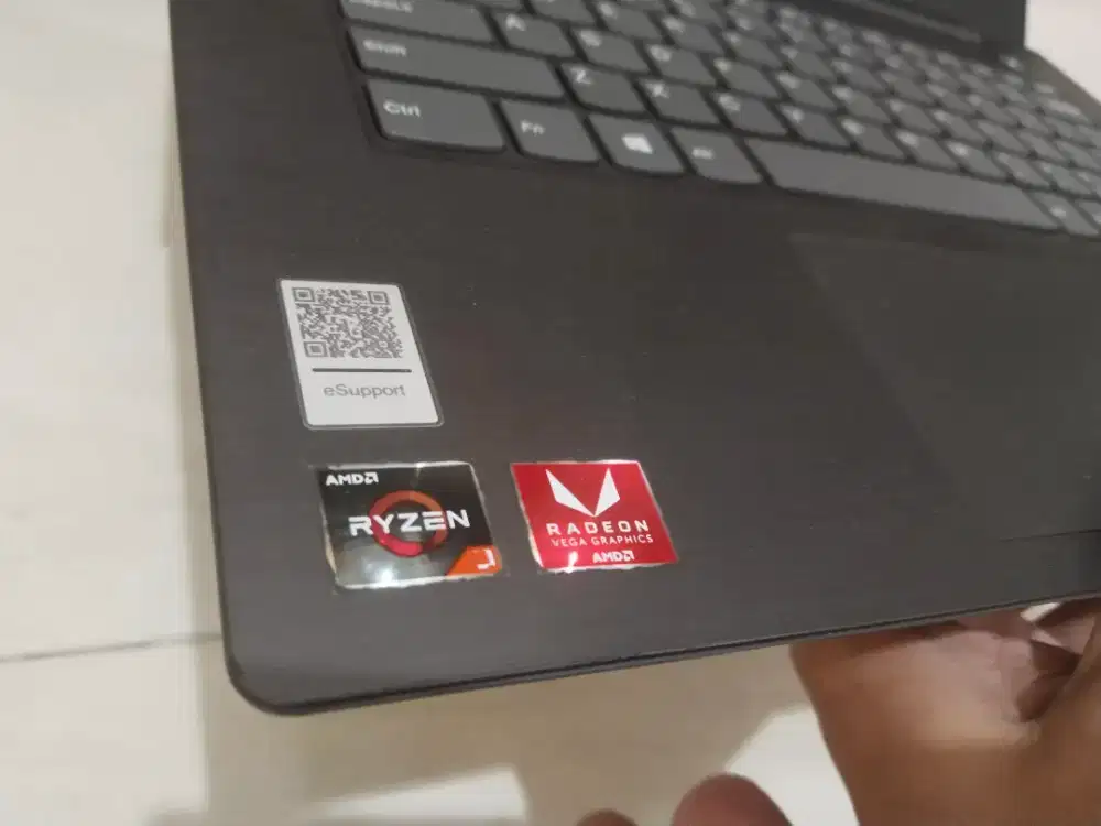 Dijual laptop Lenovo V330 AMD RYZEN 3 Ram 8GB DDR4 SSD 256GB VGA 2GB