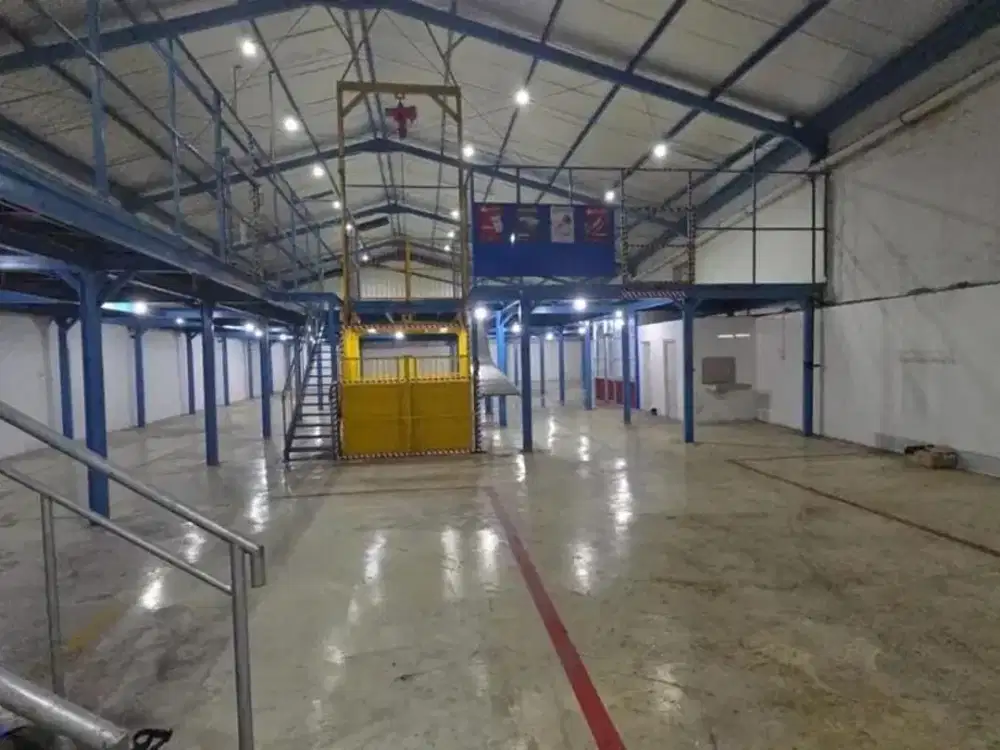 Gudang Margomulyo Indah Ada Kantor AC Daikin 1 Unit Water Heater 300Watt Hadap Utara