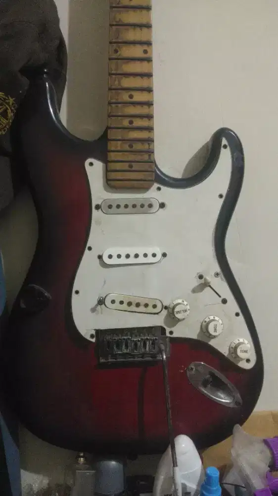 gitar listrik fender ( custom )
