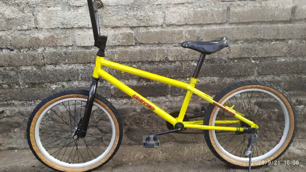 Sepeda bmx ukuran 20 rem terpedo