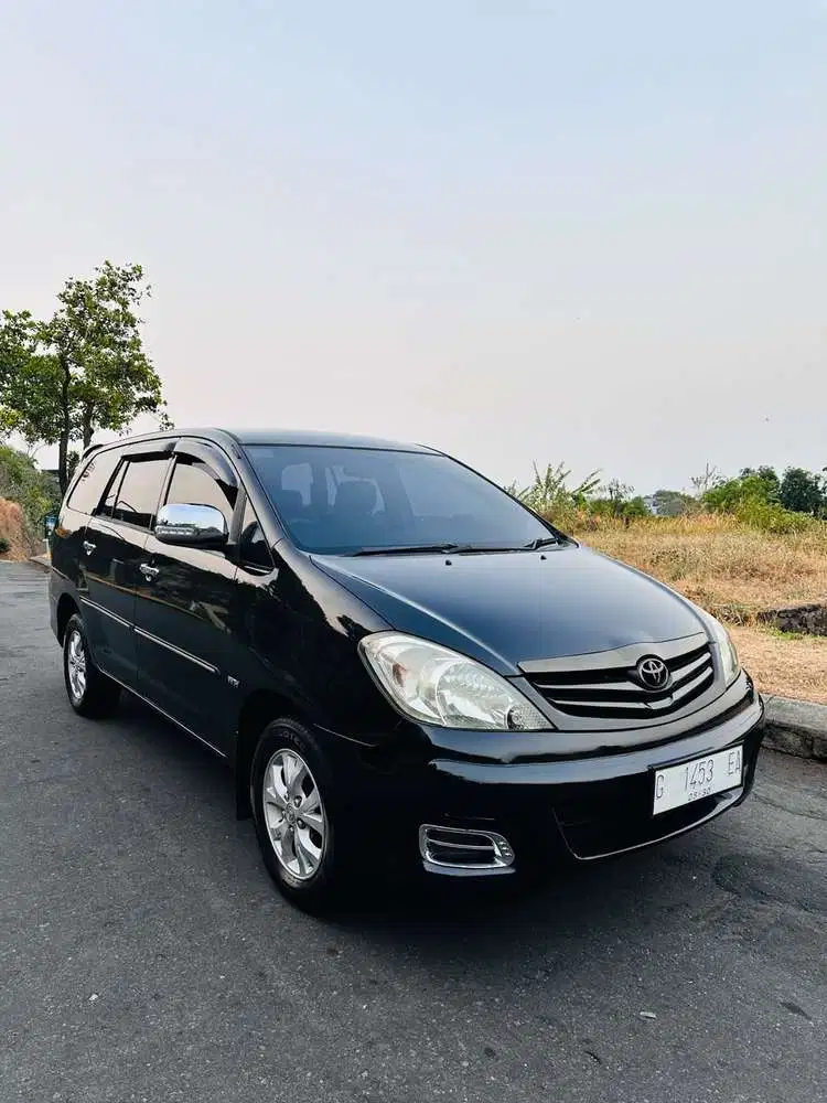 Toyota Kijang Innova 2010 Bensin