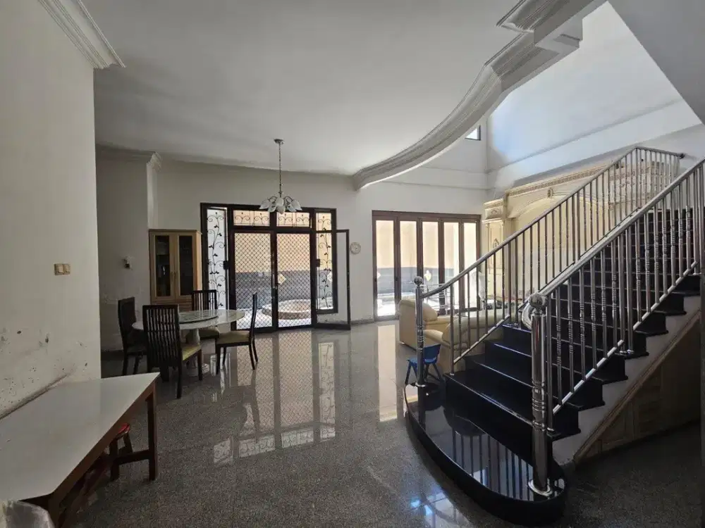 Rumah Jemursari Regency Hadap Utara PLN 3.500w